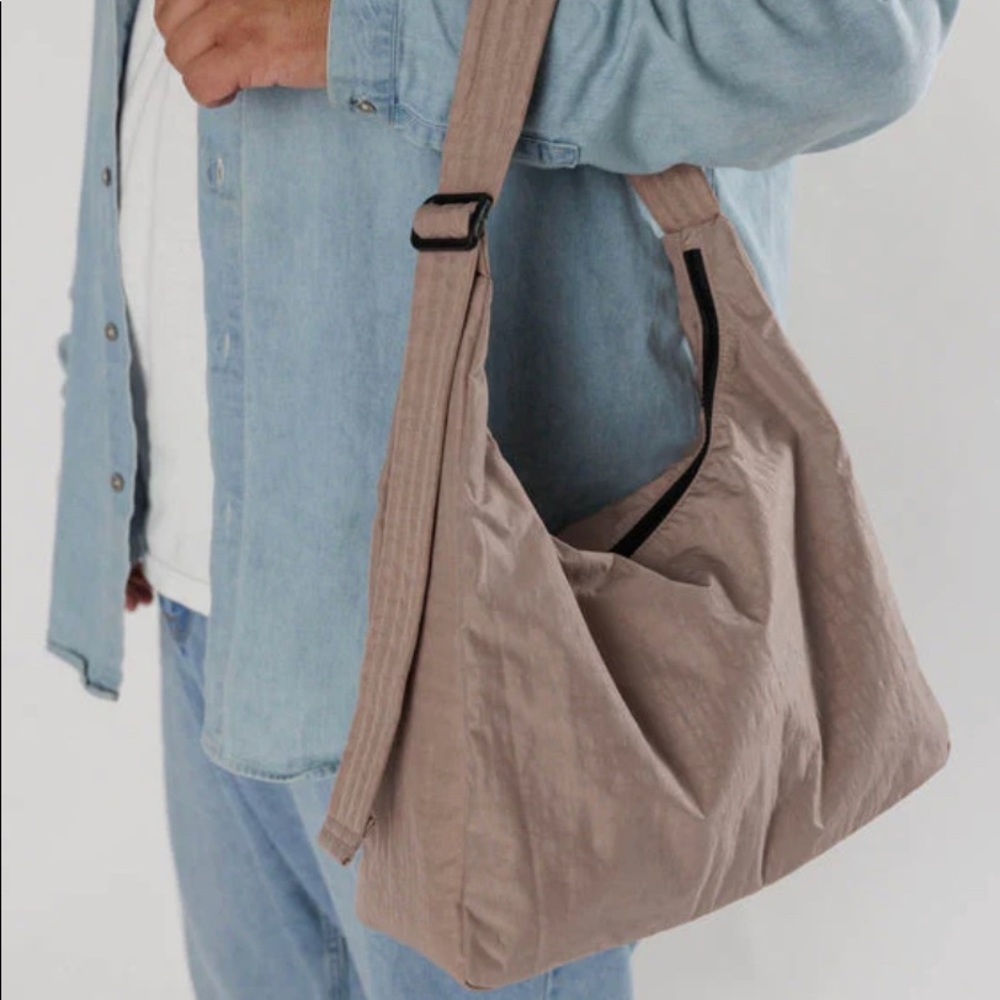 Baggu Nylon Shoulder Bag in Taupe